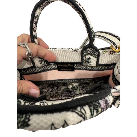 MINI DIOR BOOK TOTE WHITE MULTICOLOR D-FLORAL EMBROIDERY - Picture 6 of 6